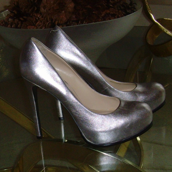 Pour La Victoire Metallic Silver Irina Pumps - 9 NEW - Picture 2 of 14